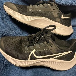 LIKE NEW NIKE AIR ZOOM PEGASUS size 6.5Y / 8 women